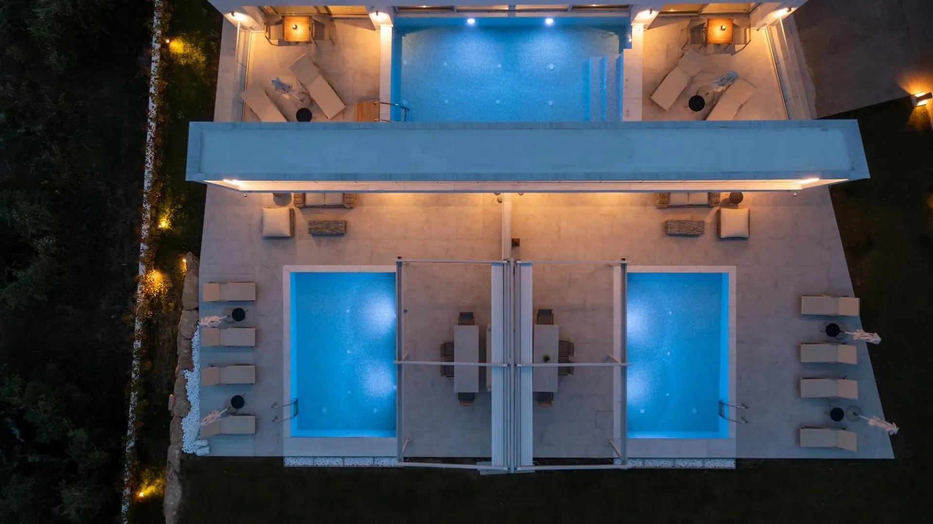 Nikiti Botanic Pool Suites